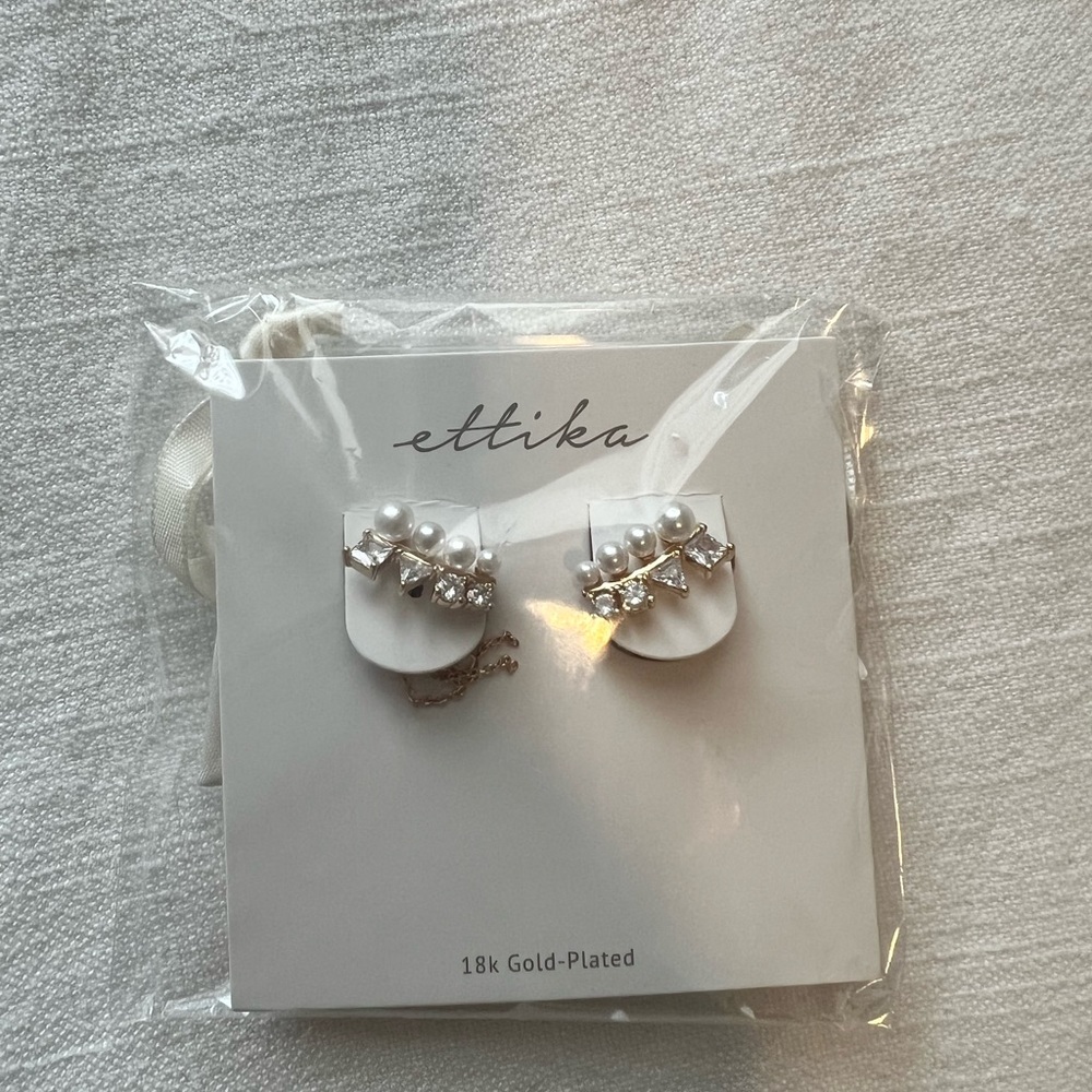 NEW Ettika Crystal and Pearl Three in One 18K Hold Plated Ear Crawlers